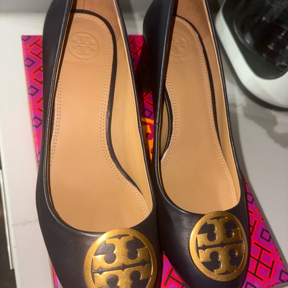 6.5W Tory Burch Navy Blue Heels with Gold Emblem - Picture 5 of 8